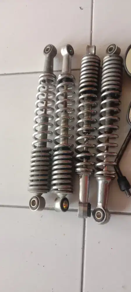 Shock belakang 2 pasang Supra fit lama, Dan piringan depan rem Mio