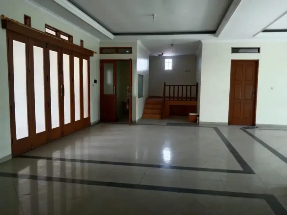 Ruang Usaha Luas Strategis Sayap Buah Batu