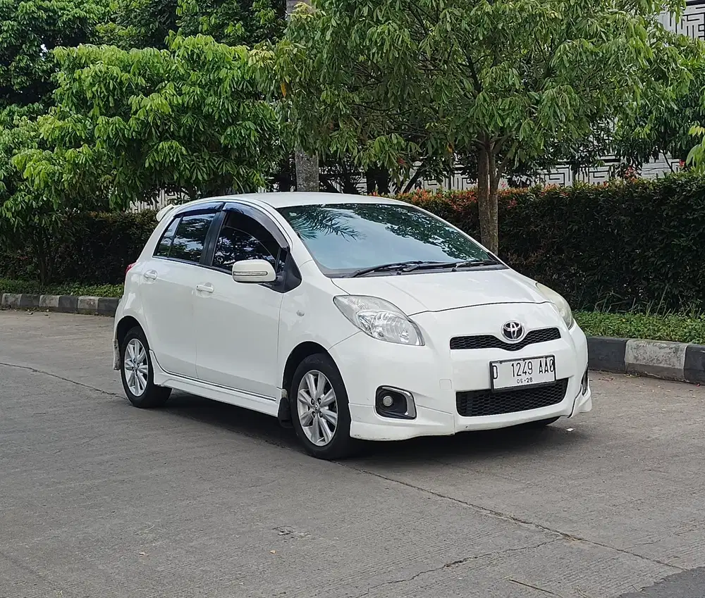 Yaris E 1.5 Automatic 2013 white