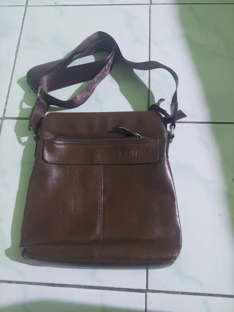 Tas kulit warna coklat