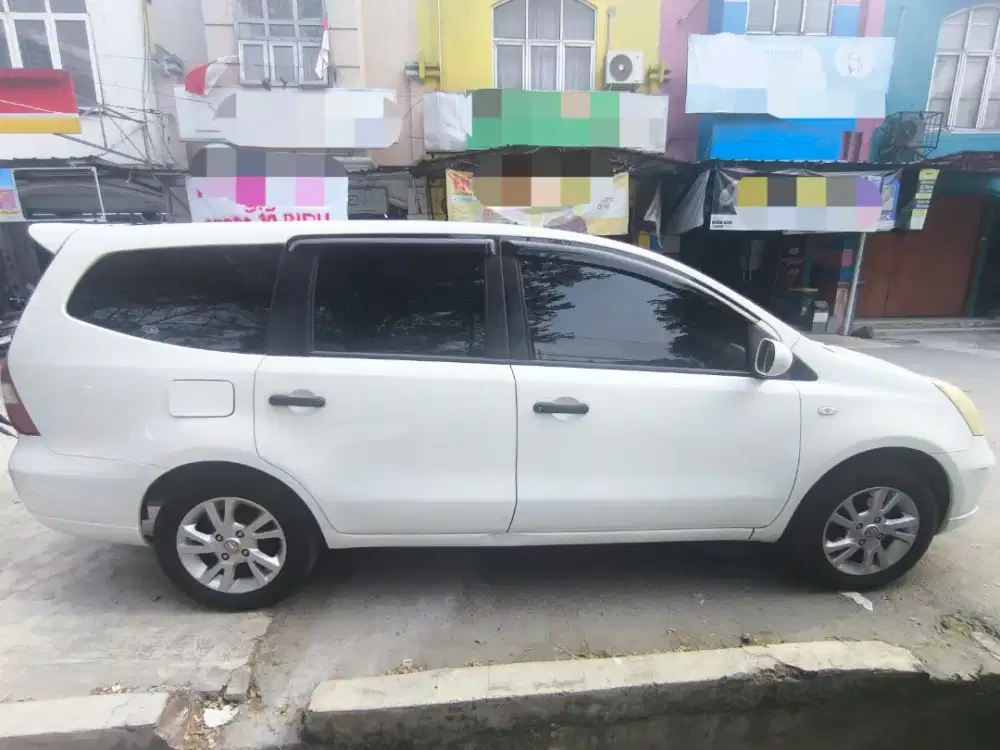 Grand Livina matic SV tarikan Like New