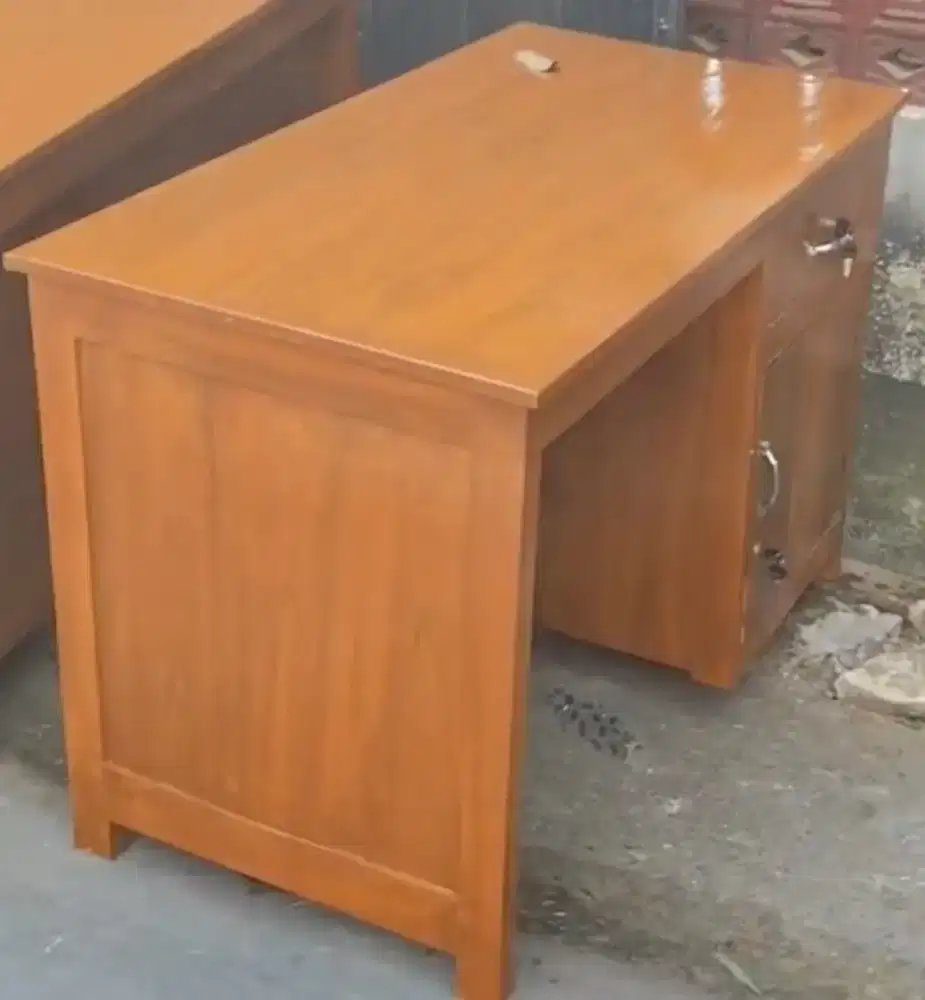 Meja kantor/sekolah
