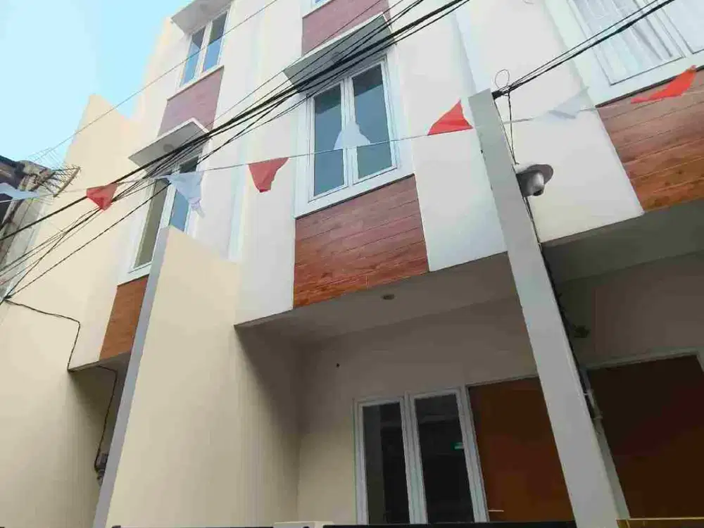 Disewakan rumah siap huni 3 lantai 2 kamar tidur di area tanjung duren jakbar