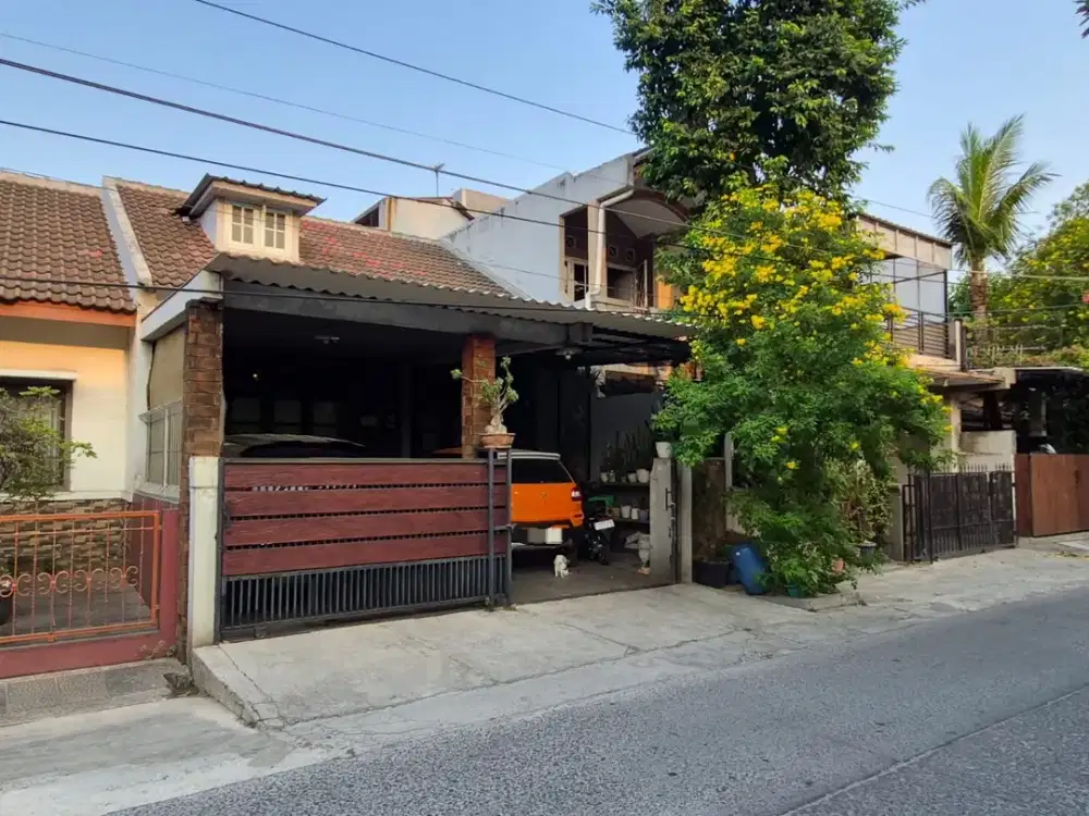 Dijual rumah siap huni di jalan utama Pondok Pekayon Indah, Bekasi Selatan