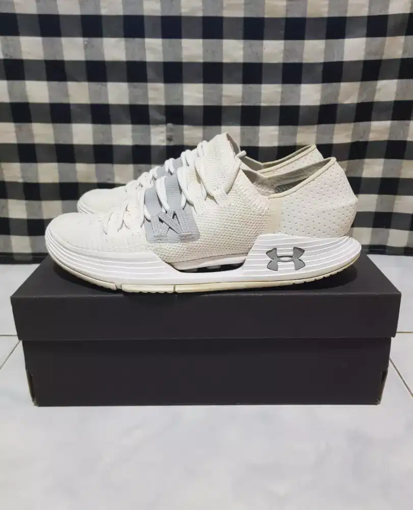 SEPATU UNDER ARMOR SPEEDFORM AMP 3.0