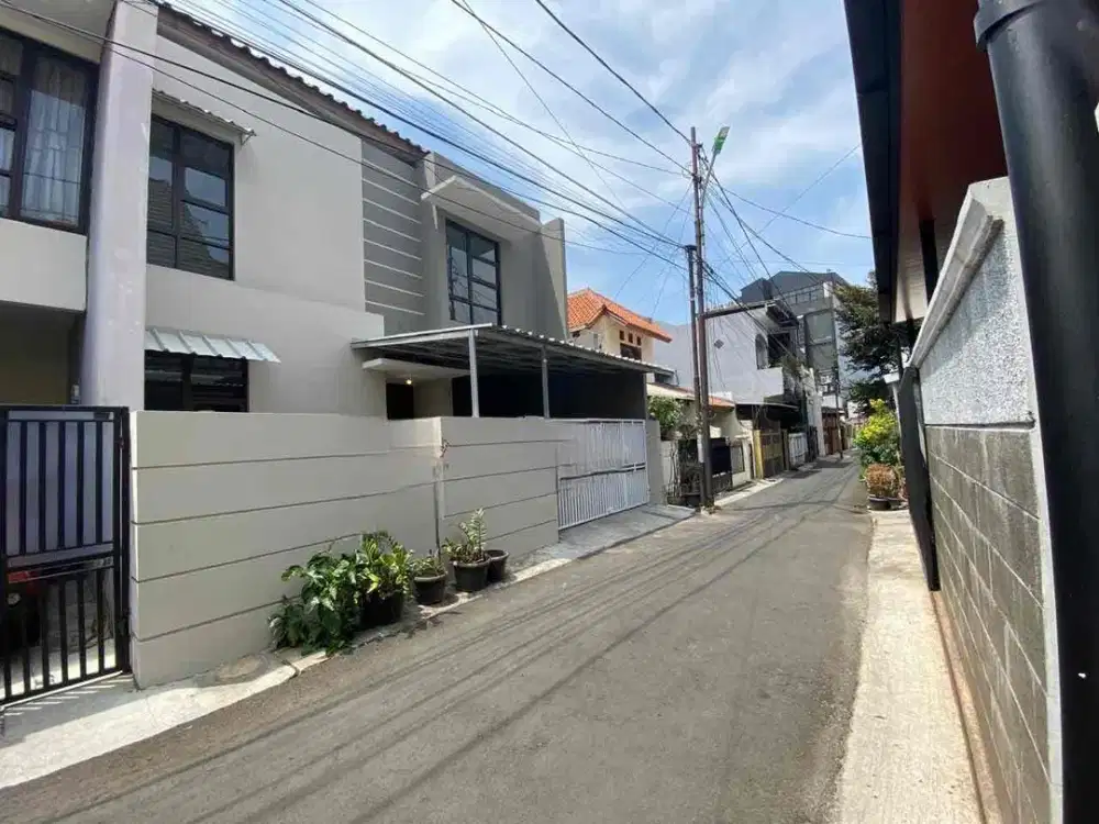 Kontrakan Rawamangun Rumah Baru Renovasi 2 lantai 4KT, 2KM, LT 119m2, parkir 1 mobil, 3 motor, akses jalan 1 mobil, dekat ke Sekolah Favorite, RS Persahabatan, Terminal, LRT, Jaklingko, Busway, SHM, Rp 85 juta/thn nego
