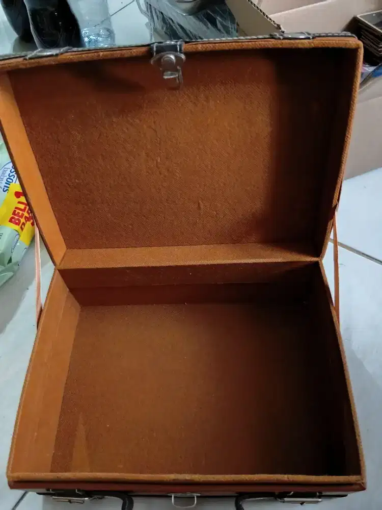 AMP - KOTAK COKLAT VINTAGE