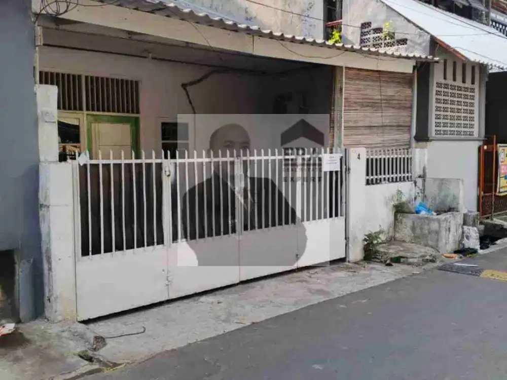 Disewakan rumah siap huni depan taman yang sejuk, nyaman dan bebas banjir.