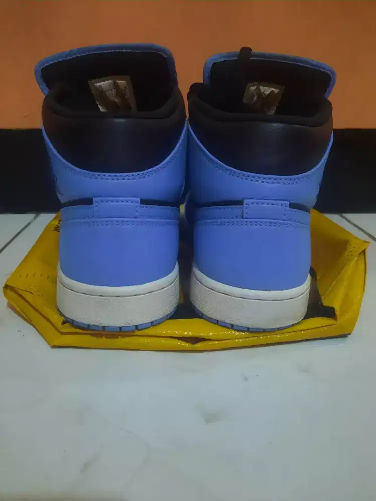 Di jual sepatu Nike air Jordan Under 1