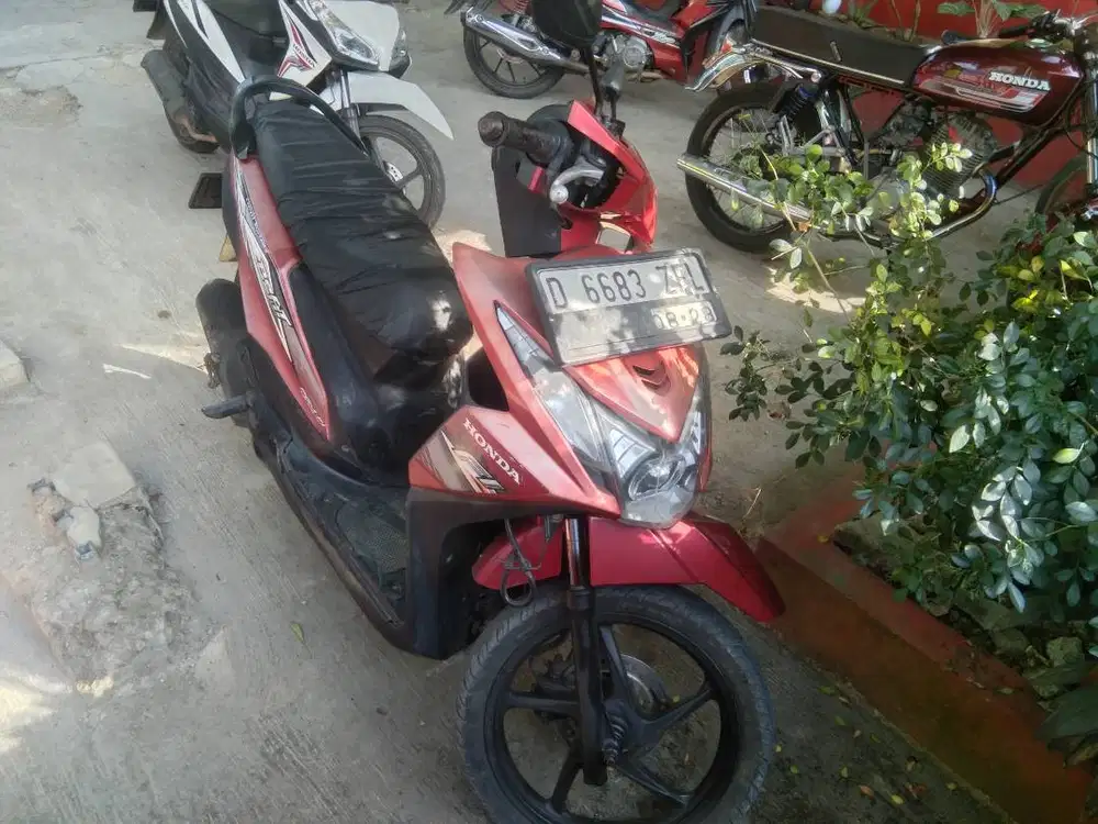 Honda beat fi merah 2014 matic
