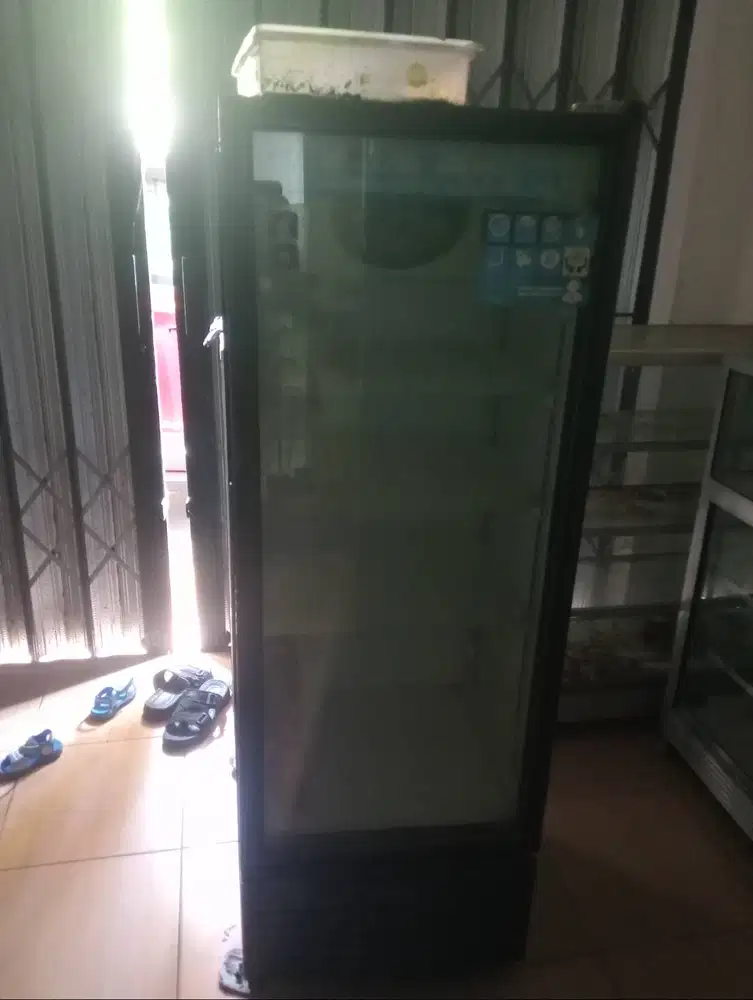 Di jual aja mau pindah rumah showcase