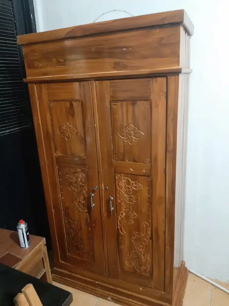 Lemari Kayu Bekas