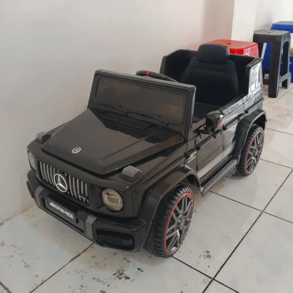 Mercy G63 AMG V8 Mobil Aki