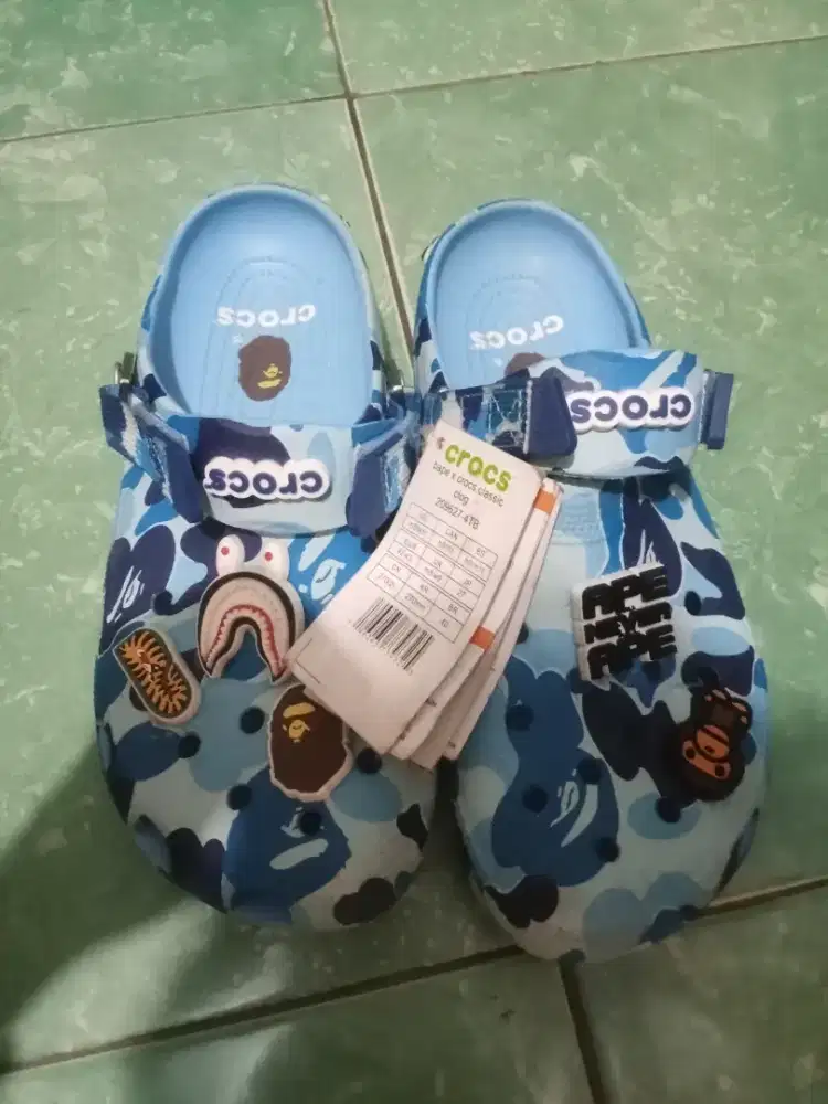 sendal crocs clasic x bape
