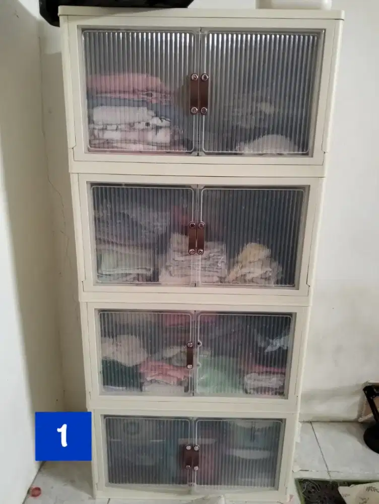 Lemari baju plastik