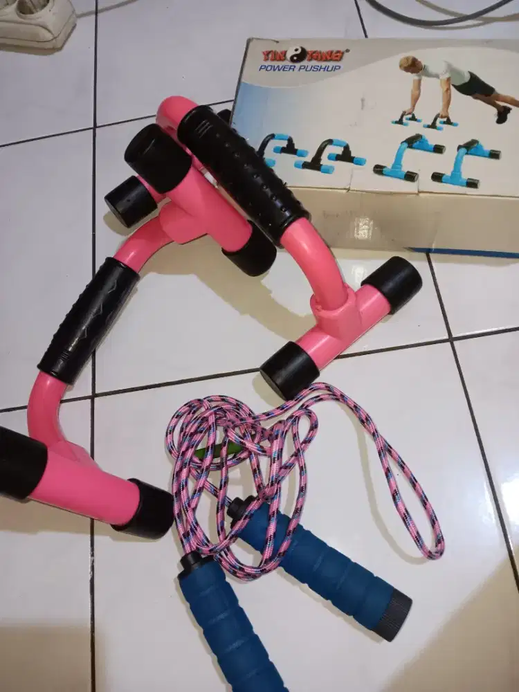 Alat pushup dan tali skipping