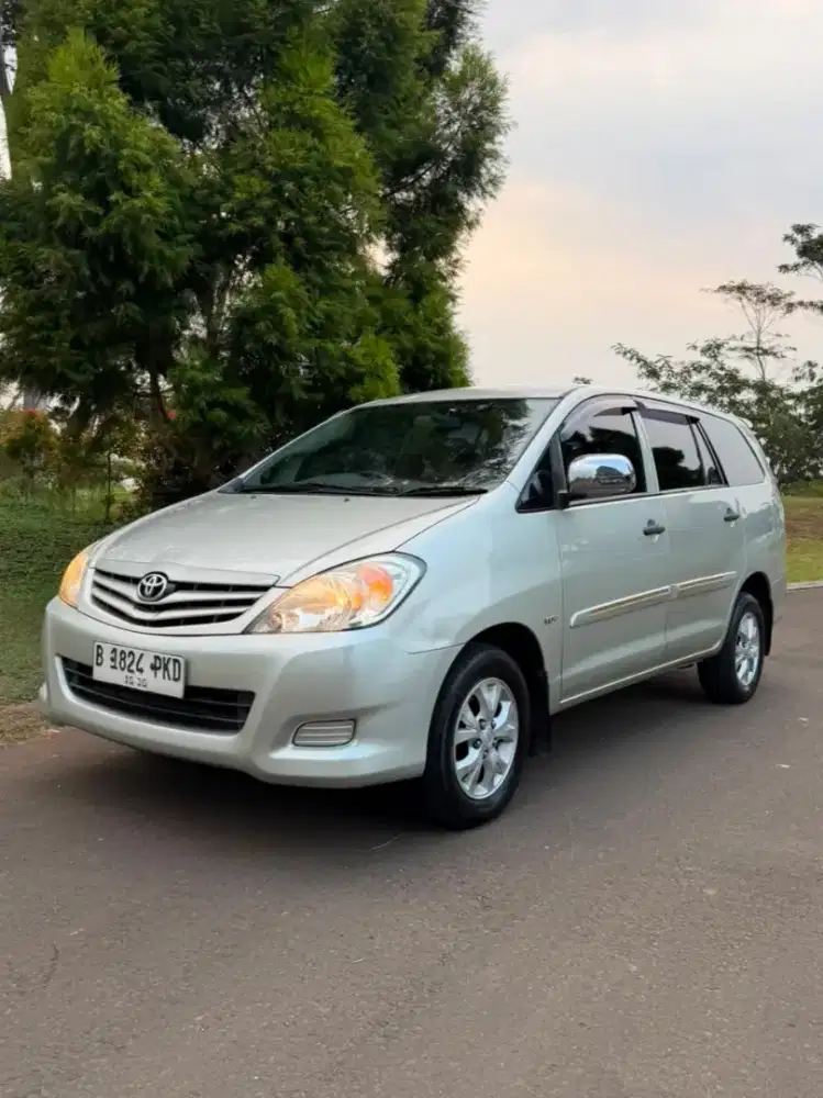 Innova E A/T 2.0 2010 termurah
