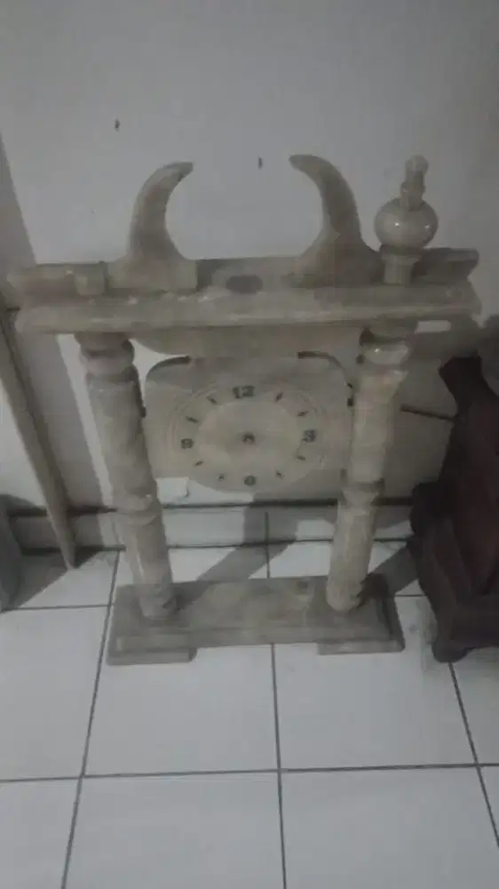 Jam antik marmer