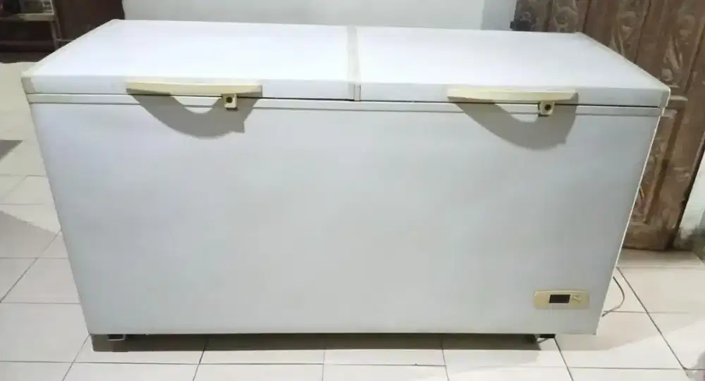 Frezzer box 700L gea
