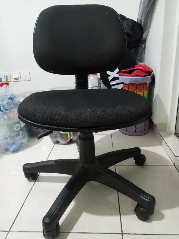 Kursi kerja, kursi kantor, buat main game jg bisa (gaming). hidrolik..