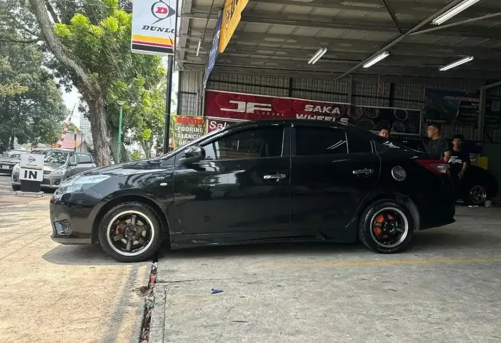 Di jual mobil vios 2014 Manual hitam modif cakep