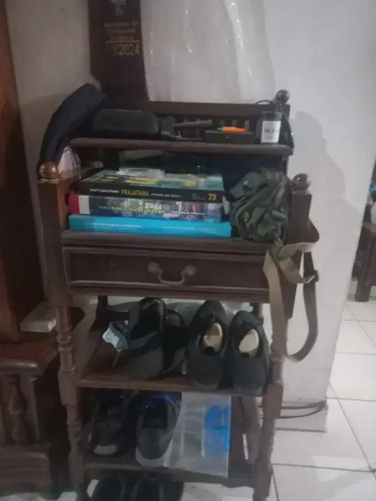 Rak sepatu kayu jati