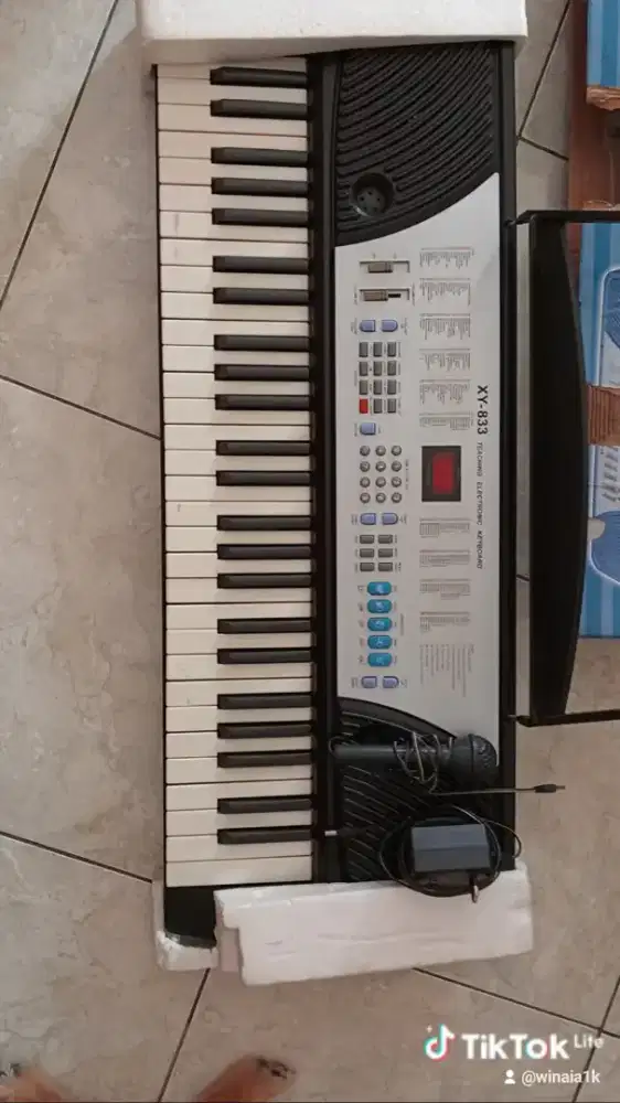 Keyboard besar dan bagus