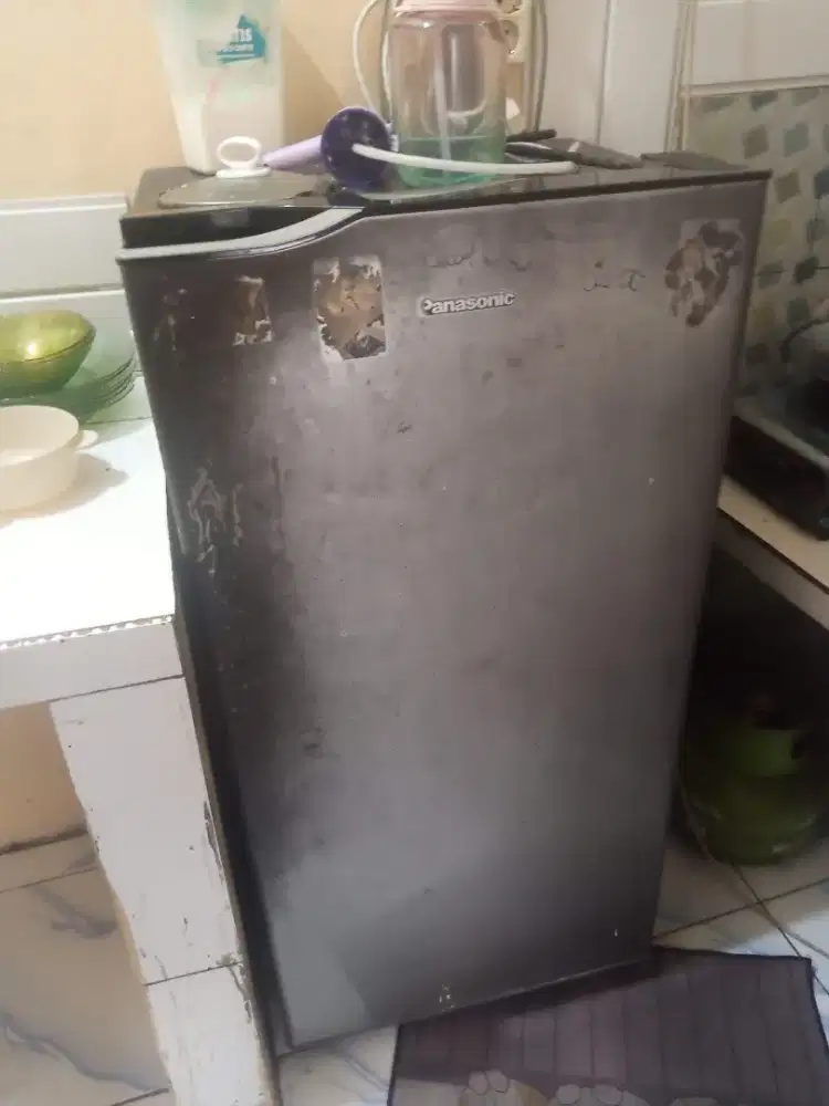 Kulkas 1 pintu merk panasonic seken normal
