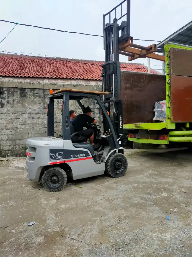 Jual forklift Nissan 2014 2,5 ton
