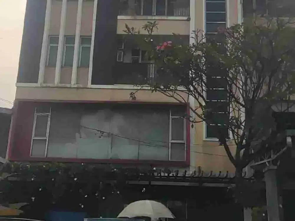 DIJUAL GEDUNG STRATEGIS JL PAHLAWAN REMPOA CIPUTAT TIMUR KAWASAN BINTARO SEKTOR 1