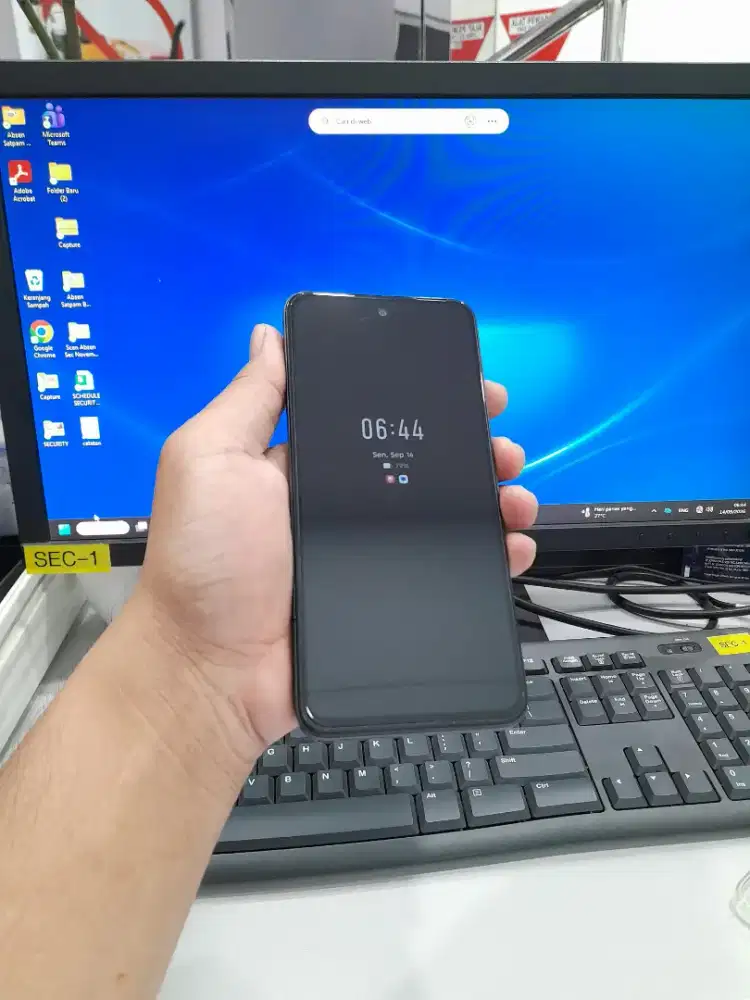 Infinix hot 60i ram 6/128 like new