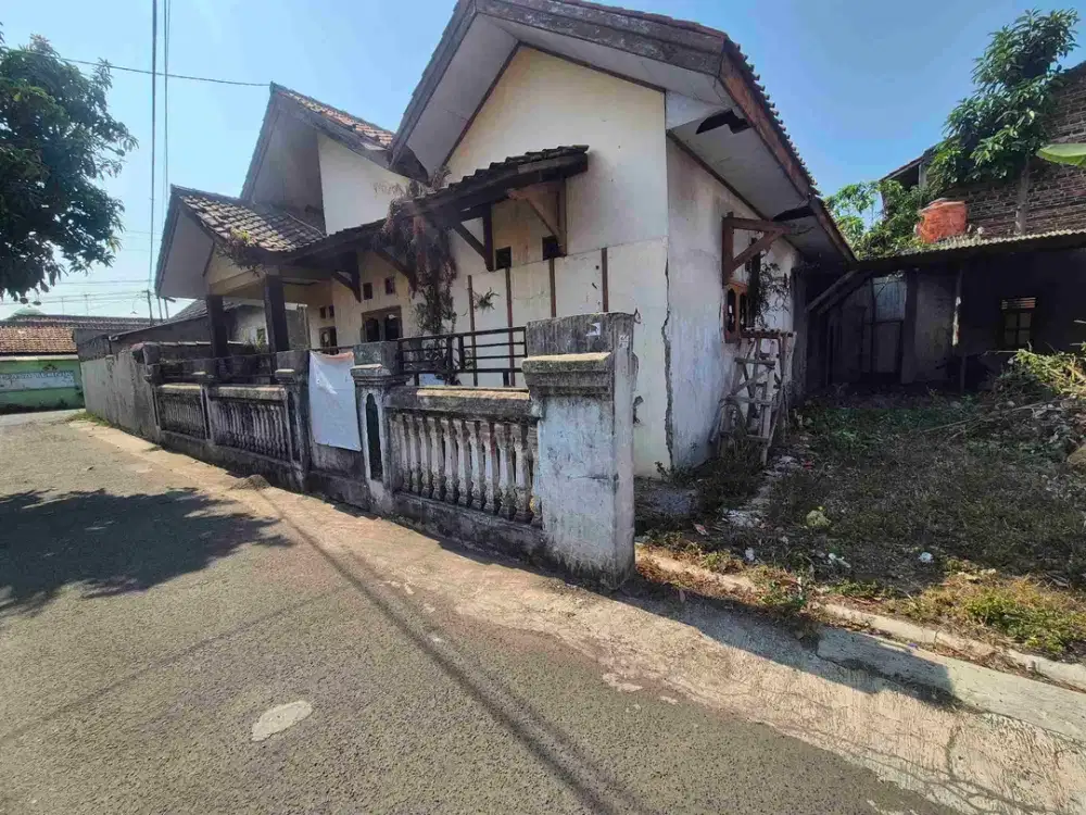 jual rumah deket kampus dan pintu tol masih ada sisa tanah surat SHM