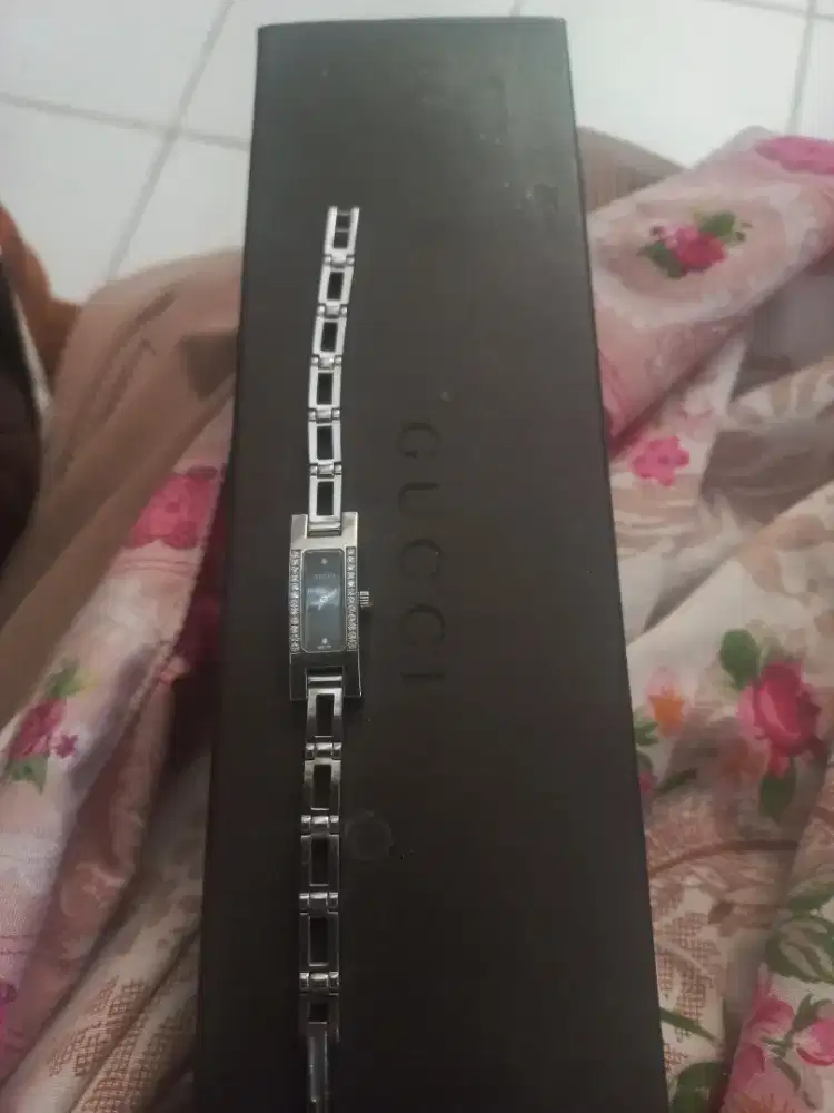 Jam Gucci authentic, lengkap box