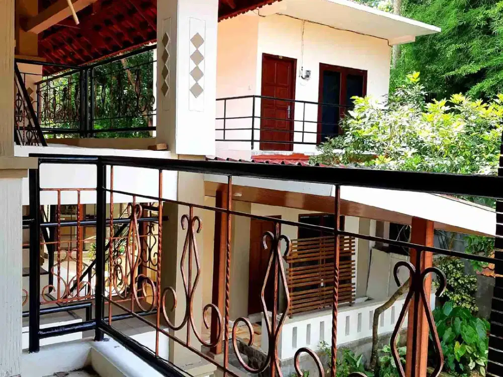 Dijual Rumah SHM Luas + Kos 11 Kamar + Kolam Renang di Semarang Dekat Jatingaleh