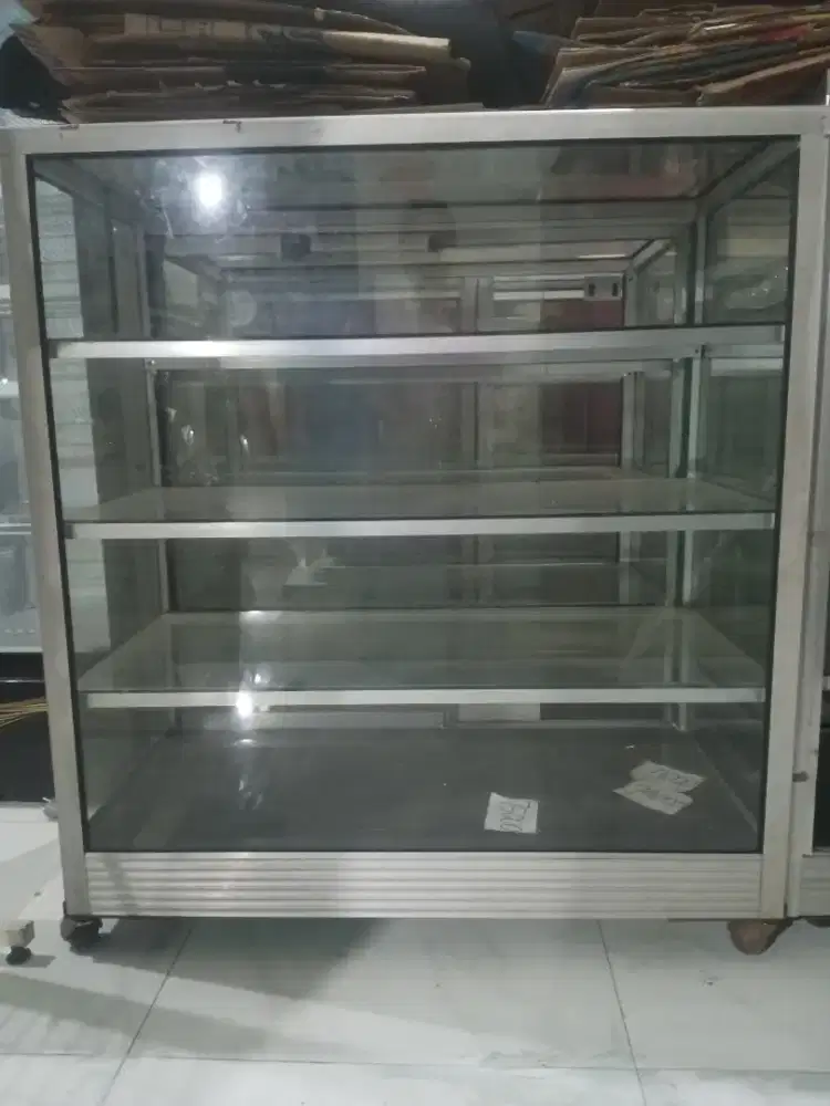 Dijual etalase bekas jualan kosmetik