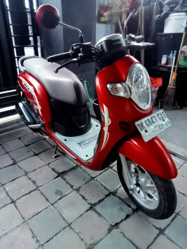 Scoopy tahun 2019 merah hitam