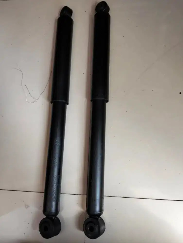 Dijual shockbreaker bekas mobil sirion