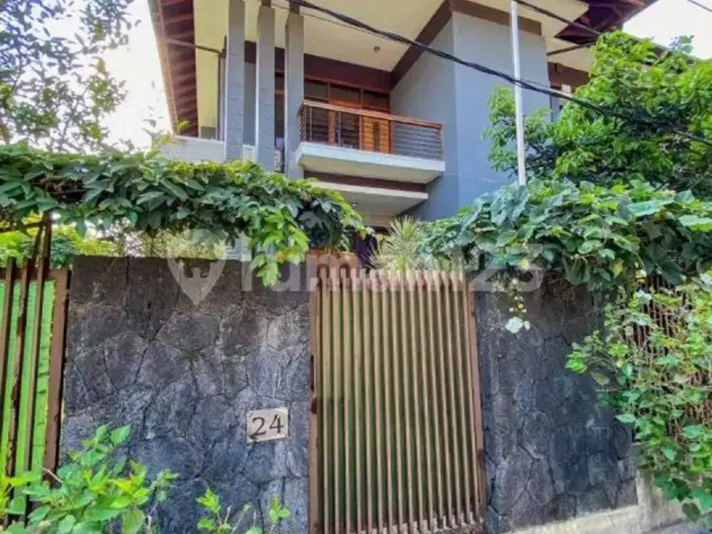 Rumah Besar Posisi Hook Dilokasi Strategis Turangga