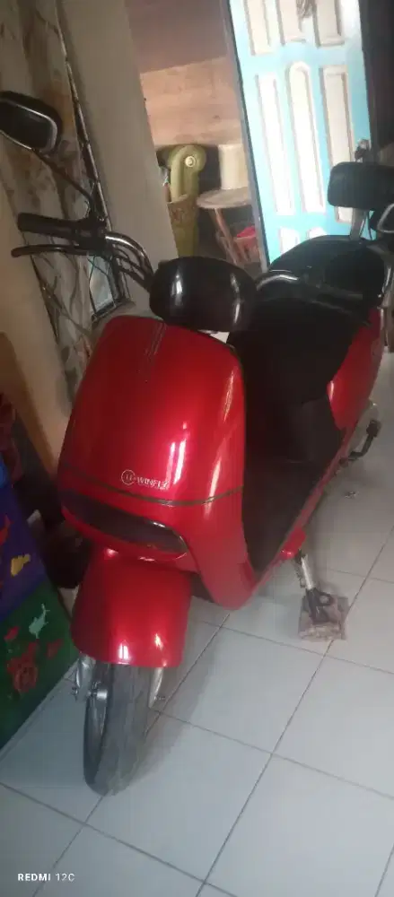 Sepeda motor listrik