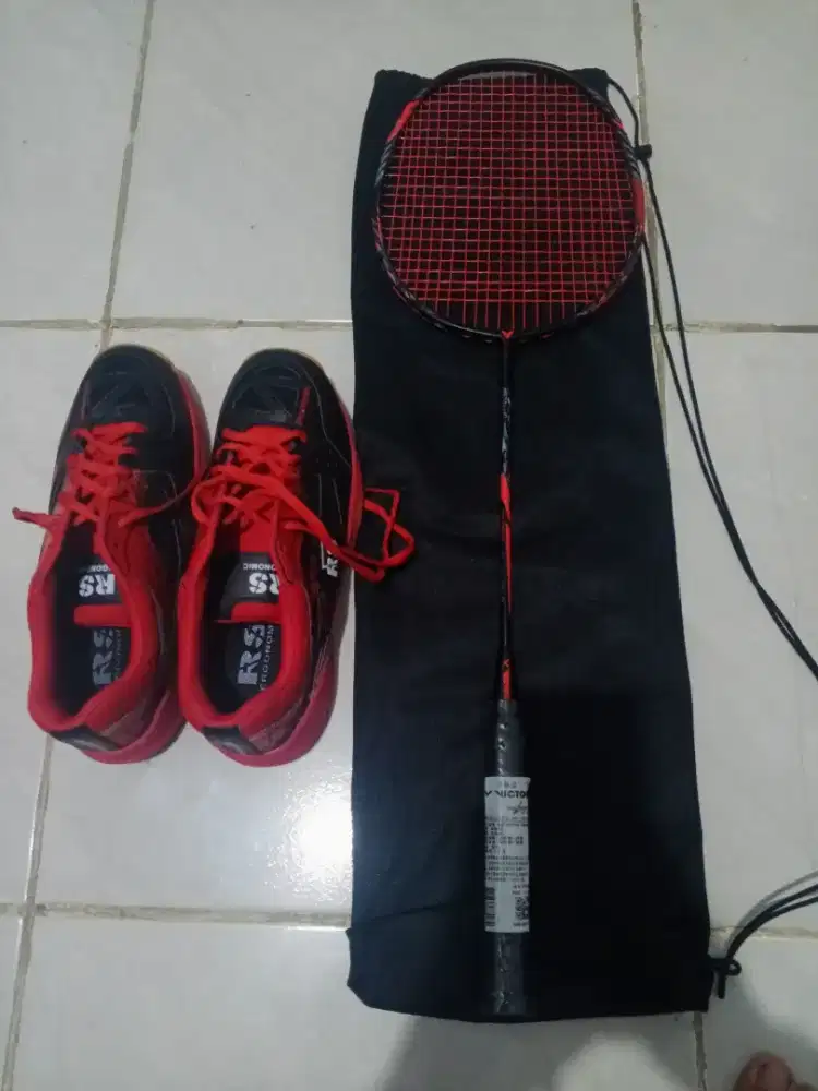 Raket badminton+ sepatu (sz40)