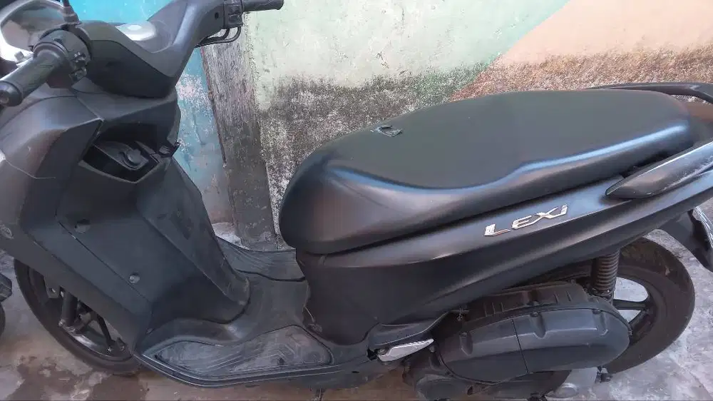 Lexi 2021 hitam