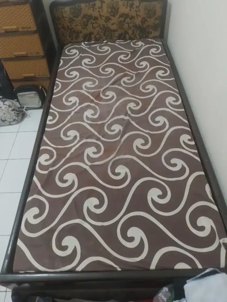 Tempat Tidur Lawas Kayu Jati