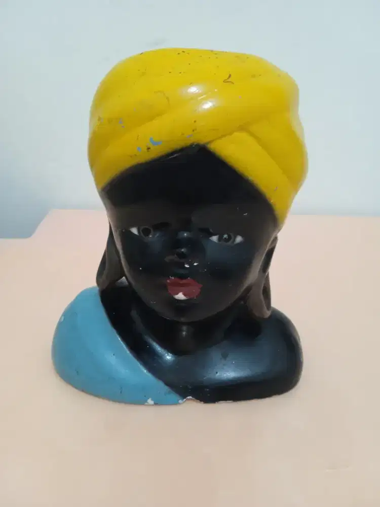 Pot tanaman atau vas bunga berbentuk kepala dg gaya vintage blackmoor