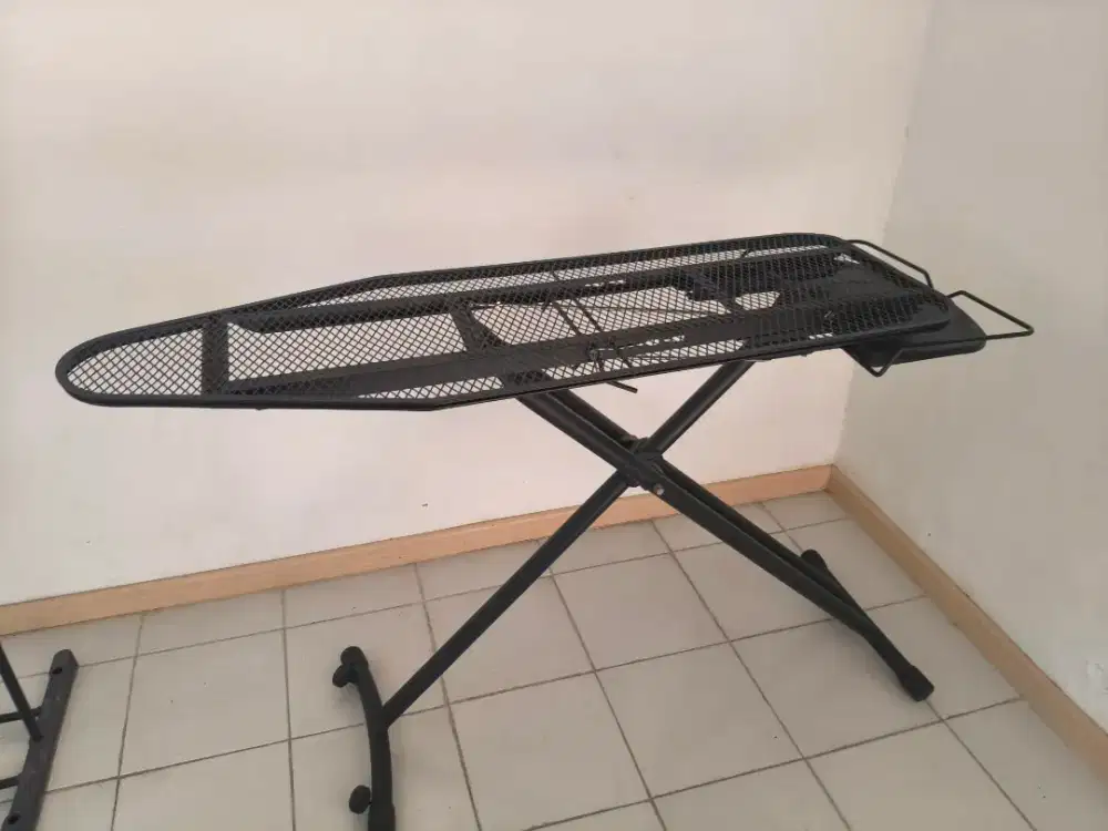 Meja Strika Bekas