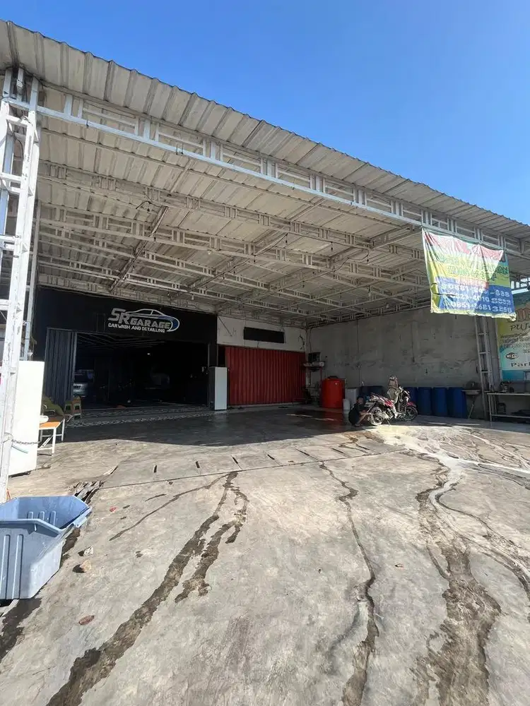 DiJual 2 Bangunan dan Lokasi Strategis