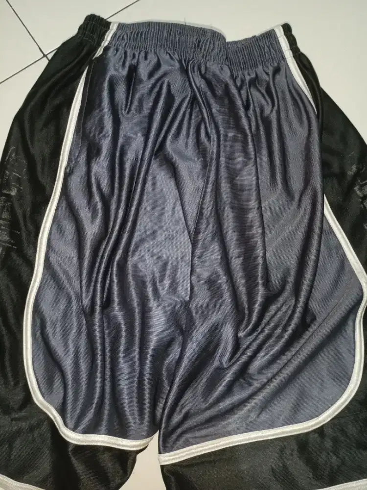 Celana Olahraga Pendek Pria BEKAS