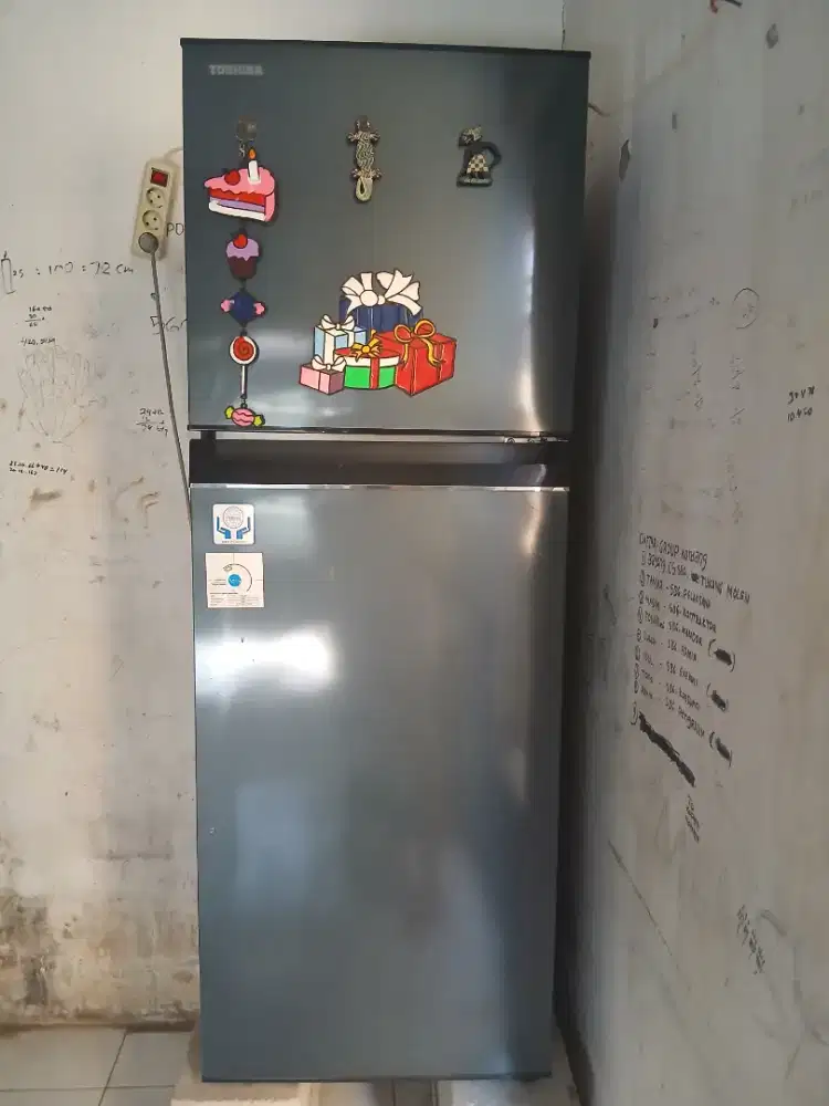 Kulkas toshiba 2 pintu