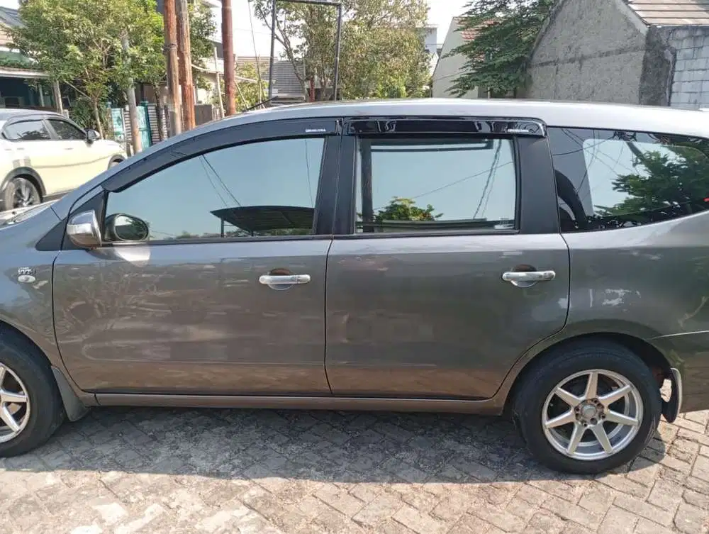 Nissan Grand livina 2012 Bensin