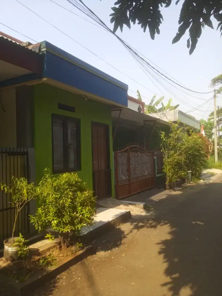 Disewakan Kamar tinggal toilet didalam.
