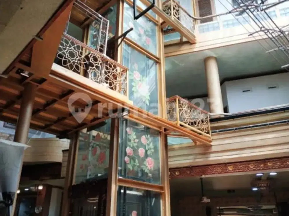 Rumah Mewah 3Lantai di Sayap Riau Jantung Kota Bandung